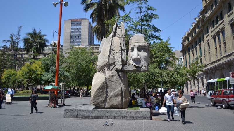 Santiago de Chile - Escultura en Plaza de Armas